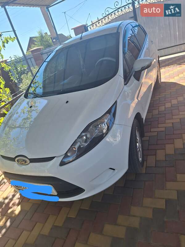 Хэтчбек Ford Fiesta 2010 в Березанке