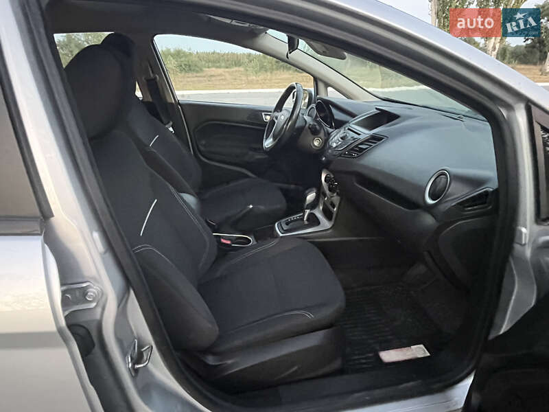 Хэтчбек Ford Fiesta 2013 в Измаиле