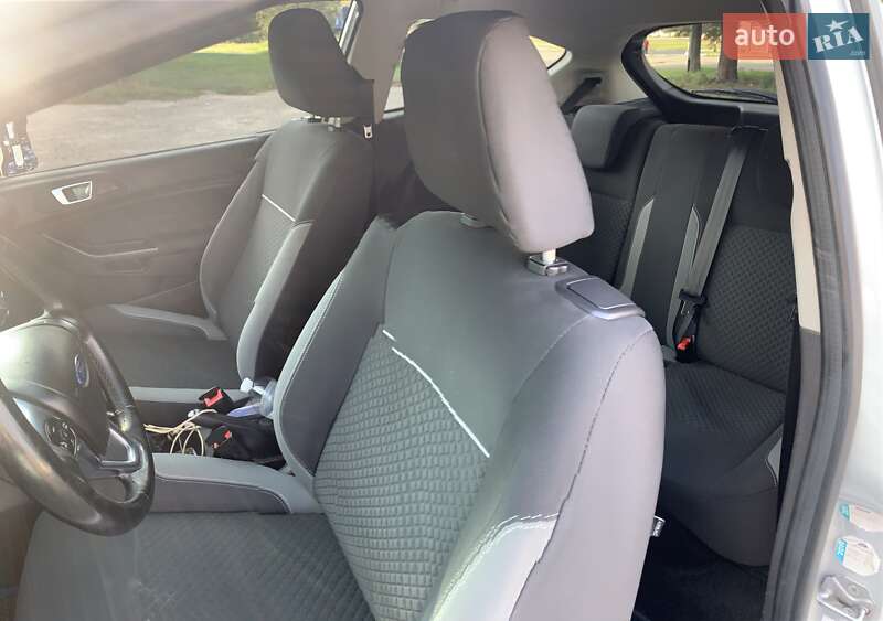 Хэтчбек Ford Fiesta 2015 в Харькове фото 4 Хэтчбек Ford Fiesta 2015 в Харькове
