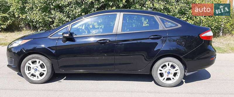 Седан Ford Fiesta 2016 в Киеве