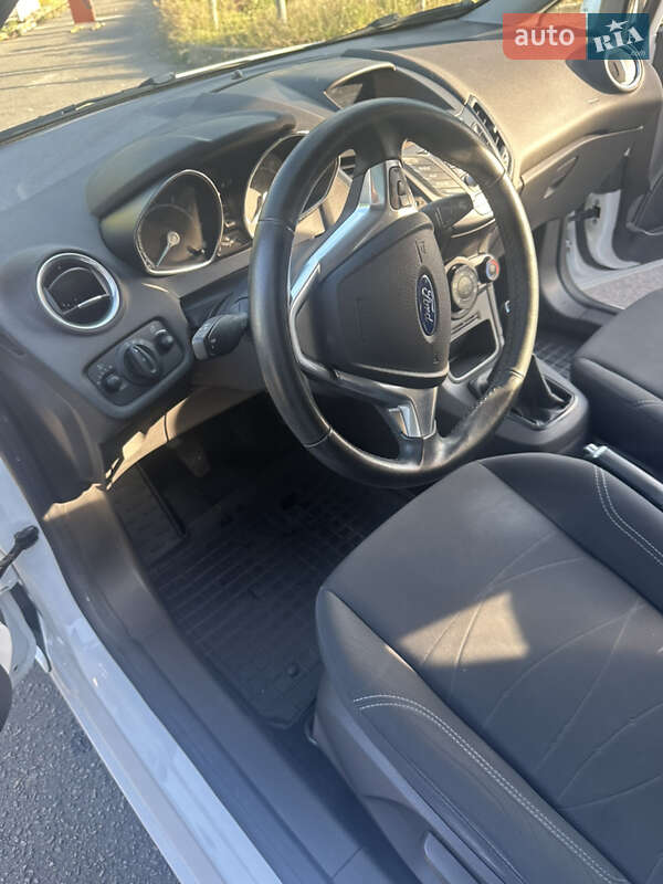 Хэтчбек Ford Fiesta 2016 в Киеве