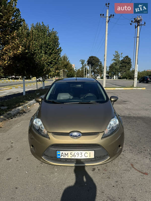 Хэтчбек Ford Fiesta 2012 в Буче
