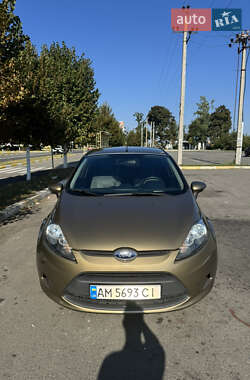 Хэтчбек Ford Fiesta 2012 в 