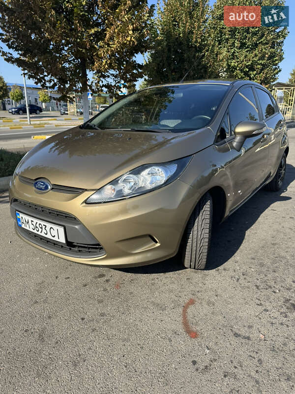 Хэтчбек Ford Fiesta 2012 в Буче