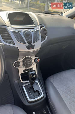 Хэтчбек Ford Fiesta 2012 в 