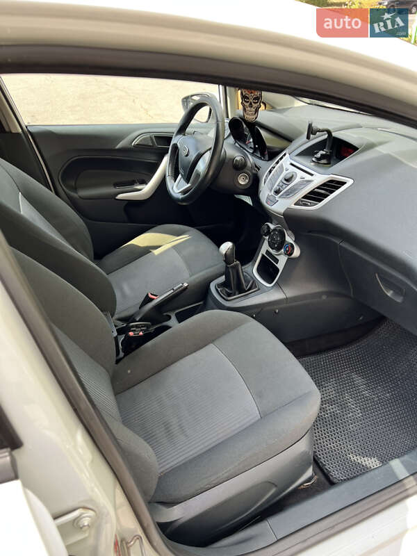 Хэтчбек Ford Fiesta 2012 в Днепре