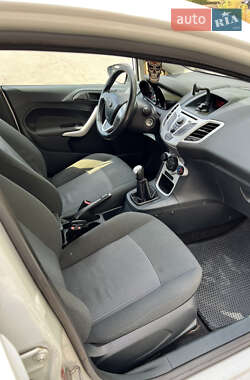 Хэтчбек Ford Fiesta 2012 в 