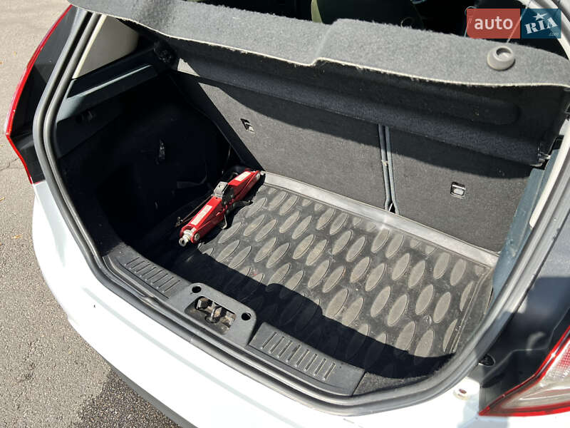 Хэтчбек Ford Fiesta 2012 в Днепре