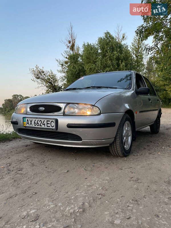 Хэтчбек Ford Fiesta 1997 в 