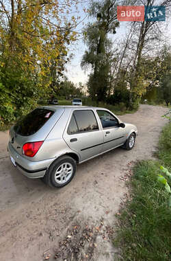 Хэтчбек Ford Fiesta 1997 в 