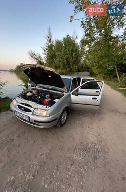 Хэтчбек Ford Fiesta 1997 в 