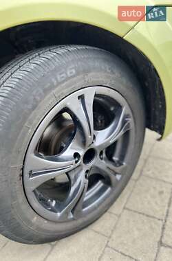 Хэтчбек Ford Fiesta 2004 в 
