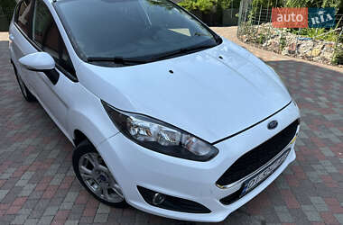 Хэтчбек Ford Fiesta 2016 в 