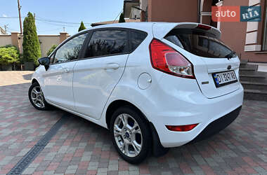 Хэтчбек Ford Fiesta 2016 в 