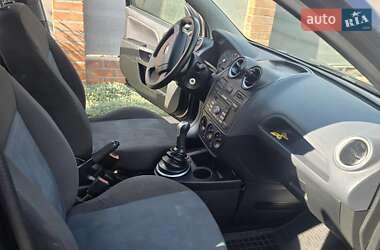 Хэтчбек Ford Fiesta 2006 в 