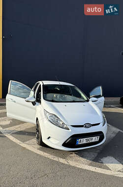 Хэтчбек Ford Fiesta 2011 в 