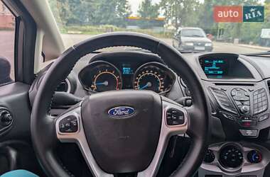 Седан Ford Fiesta 2015 в 