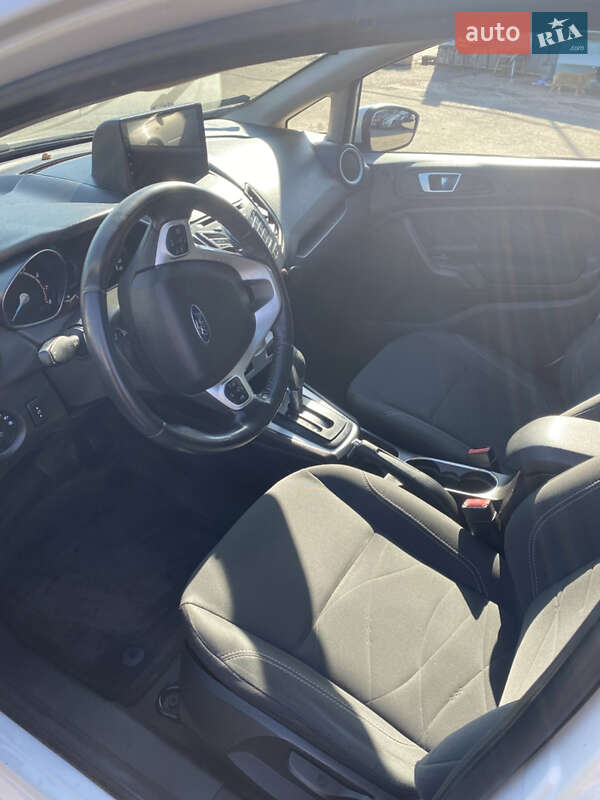 Седан Ford Fiesta 2013 в Николаеве