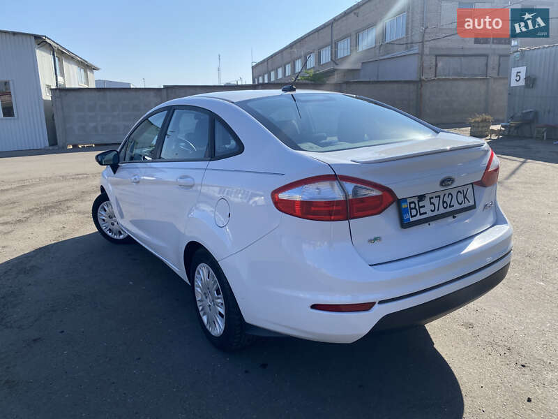 Седан Ford Fiesta 2013 в Николаеве