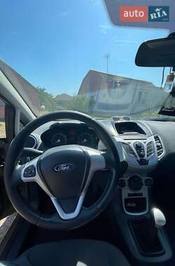 Хэтчбек Ford Fiesta 2012 в 