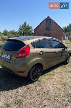 Хэтчбек Ford Fiesta 2012 в 