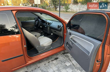 Хэтчбек Ford Fiesta 2003 в 