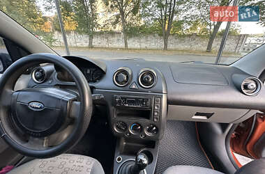 Хэтчбек Ford Fiesta 2003 в 