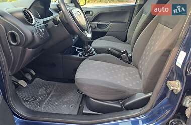 Хэтчбек Ford Fiesta 2005 в 