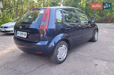 Хэтчбек Ford Fiesta 2005 в 