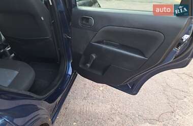 Хэтчбек Ford Fiesta 2005 в 