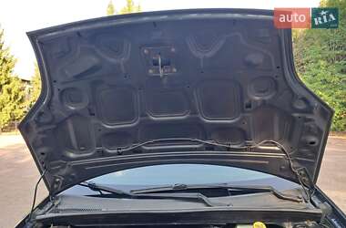 Хэтчбек Ford Fiesta 2005 в 