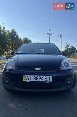 Хэтчбек Ford Fiesta 2005 в 