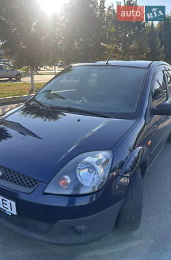 Хэтчбек Ford Fiesta 2005 в 