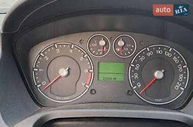 Хэтчбек Ford Fiesta 2005 в 