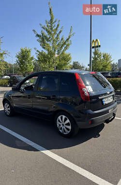 Хэтчбек Ford Fiesta 2006 в 
