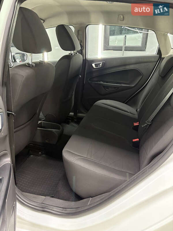 Хэтчбек Ford Fiesta 2014 в Виннице