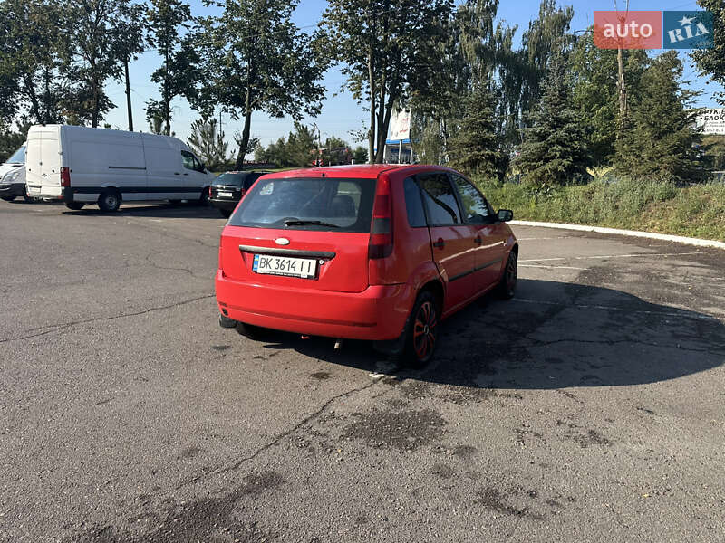 Хэтчбек Ford Fiesta 2003 в Ровно