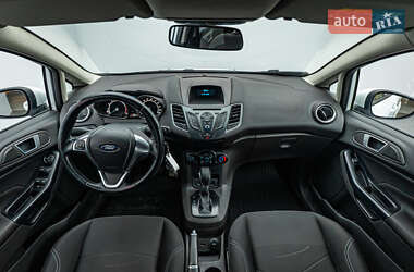 Хэтчбек Ford Fiesta 2016 в 