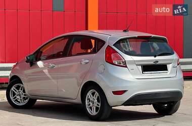 Хэтчбек Ford Fiesta 2017 в 