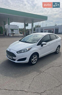 Седан Ford Fiesta 2015 в 