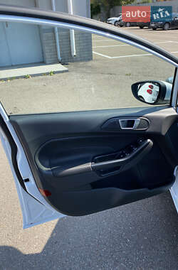 Хэтчбек Ford Fiesta 2013 в 