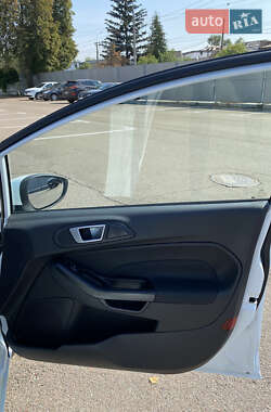 Хэтчбек Ford Fiesta 2013 в 