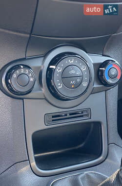 Хэтчбек Ford Fiesta 2013 в 