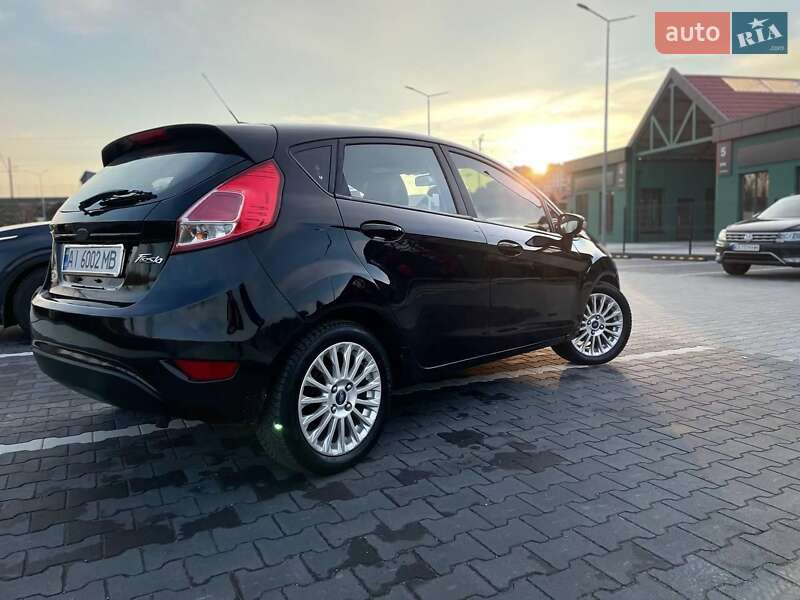 Хетчбек Ford Fiesta 2016 в Хмельницькому