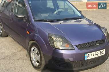 Хэтчбек Ford Fiesta 2006 в 