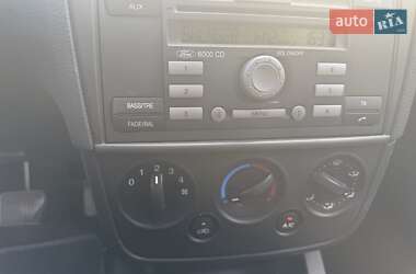 Хэтчбек Ford Fiesta 2006 в 