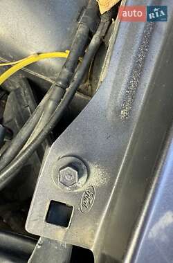 Хэтчбек Ford Fiesta 2006 в 