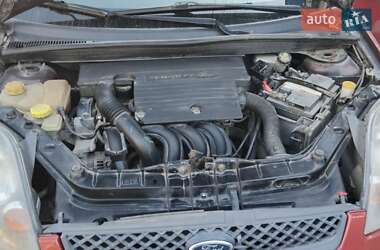 Хэтчбек Ford Fiesta 2006 в 