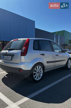 Хэтчбек Ford Fiesta 2006 в 