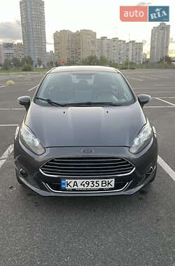 Хэтчбек Ford Fiesta 2016 в 